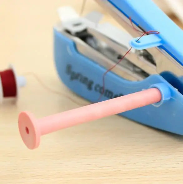 🧵 Portable Mini Manual Sewing Machine – Handy Sewing Tool for Quick Fixes 🧵